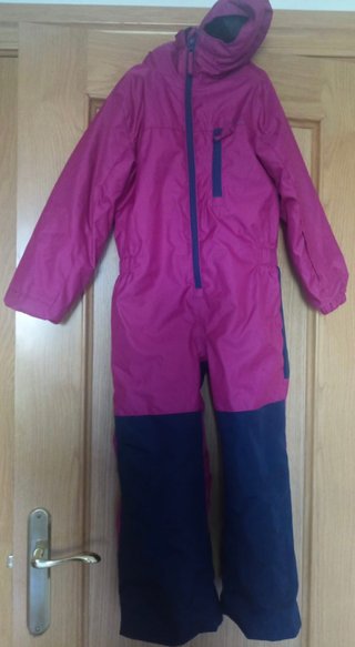 Buzo de esquí rosa y azul