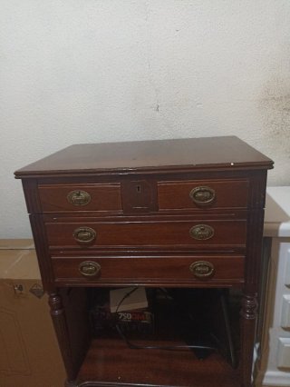 Mueble de madera con cajones