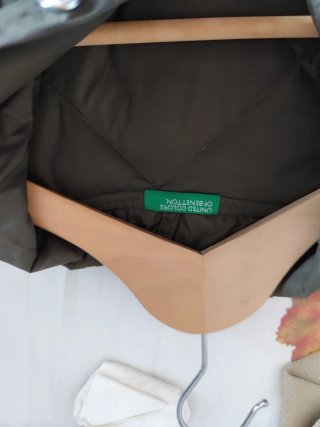 Abrigo Benneton acolchado verde talla S