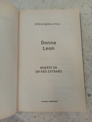 Muerte en un país extraño. Donna León