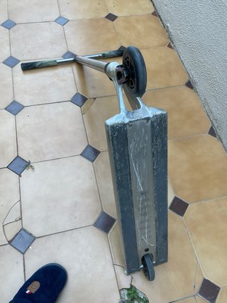 Scooter hecho a piezas