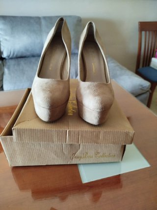 Zapatos de tacón beige talla 37