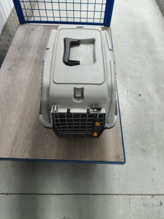 Caseta viaje perro gris y negro