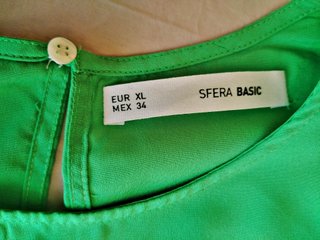 Blusa verde con volantes