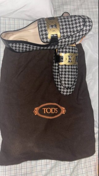 Zapatos Tod's Houndstooth con hebilla dorada