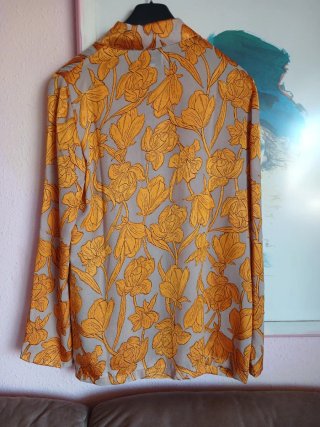 Blusa CAETE floral M/38 cremallera y cinturón