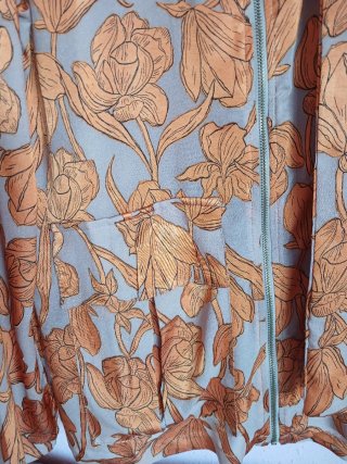 Blusa CAETE floral M/38 cremallera y cinturón