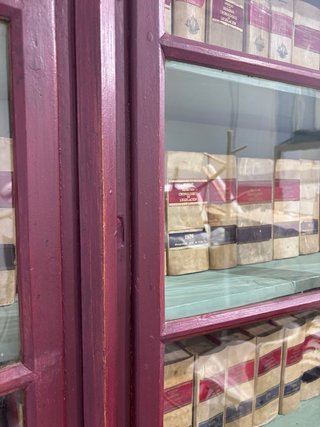 Librería de madera con puertas de cristal Vintage