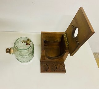 Dispensador vino casita madera