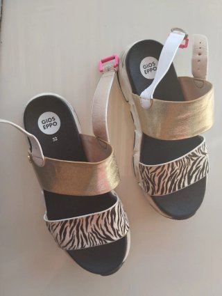 Sandalias Gio Seppo doradas y cebra