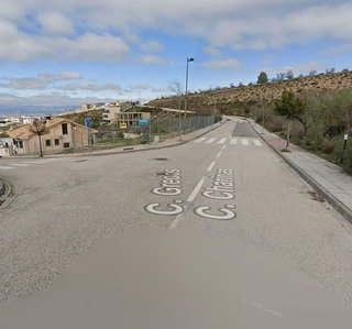Terreno en venta en Zubia (La)