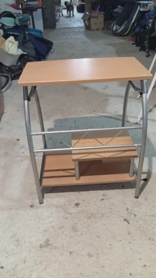 Mesa de ordenador de madera y metal