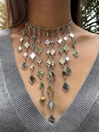 Collar cascada rombos plateado