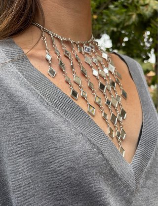 Collar cascada rombos plateado
