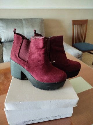 Botines de tacón burdeos