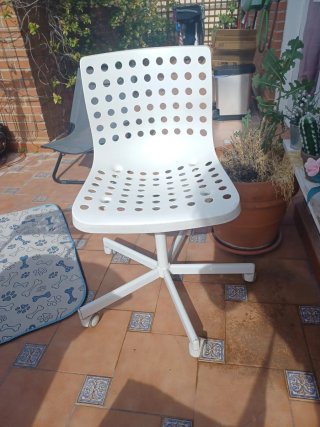 Silla de escritorio giratoria blanca