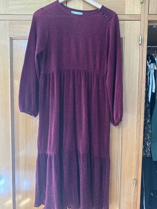 Vestido morado y negro con estampado
