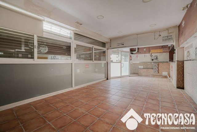 Bar en venta en Ciutat Meridiana en Barcelona - Imagen 2
