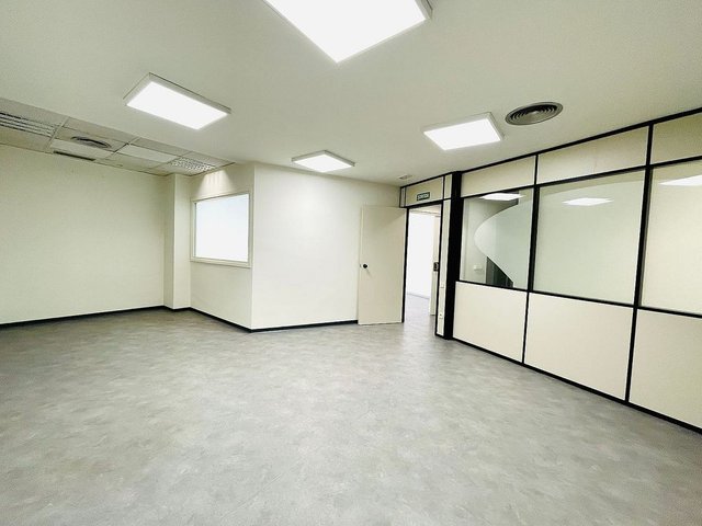 Local comercial en venta en La Nova Esquerra de l'Eixample en Barcelona - Imagen 12