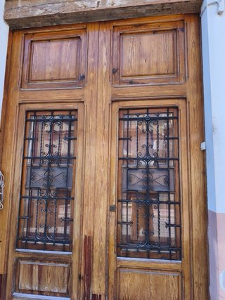 Puerta antigua madera maciza entrada casa