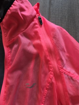 Cortavientos convertible chaleco fuxia