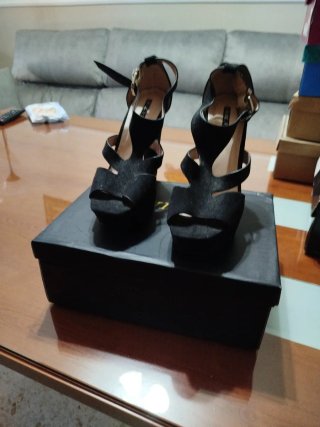 Zapatos de tacón negros con plataforma