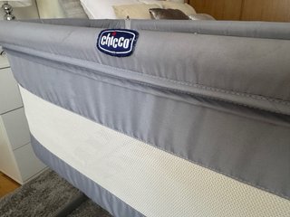 Cuna colecho Chicco Next2Me Essential Gris