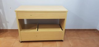 Mesa de ordenador con cajón y ruedas