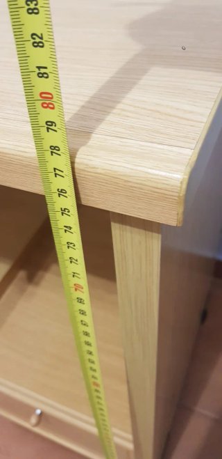 Mesa de ordenador con cajón y ruedas