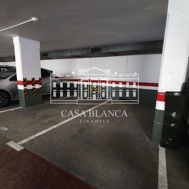 Garaje en venta en La Sagrada Família en Barcelona