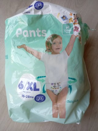 136 Pañales SIN ABRIR Talla 5 + un resto de 27