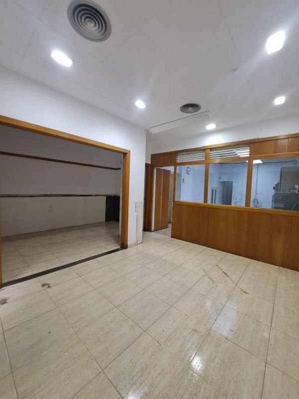 Local comercial en alquiler en El Camp de l'Arpa del Clot en Barcelona