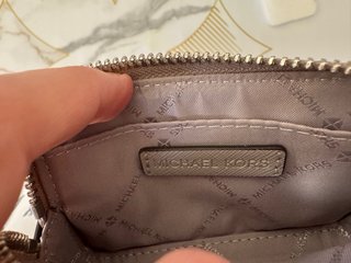 Cartera Michael Kors Beige con Cadena