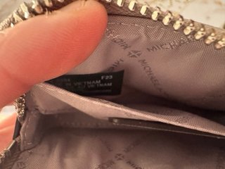 Cartera Michael Kors Beige con Cadena