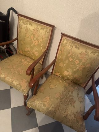 Pareja de sillones antiguos tapizados
