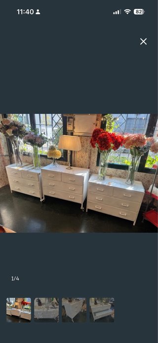 Cómoda estilo industrial blanca con ruedas