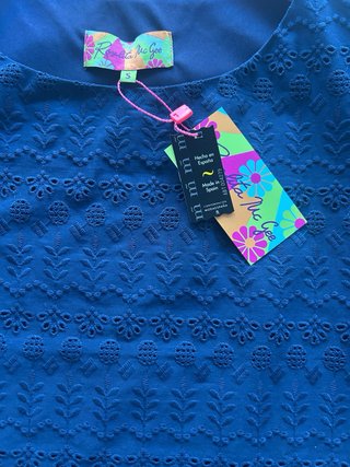 Vestido azul de mujer con encaje