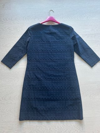 Vestido azul de mujer con encaje