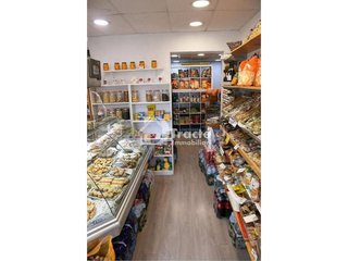 Local comercial en alquiler en Sant Josep en Hospitalet de Llobregat, L´