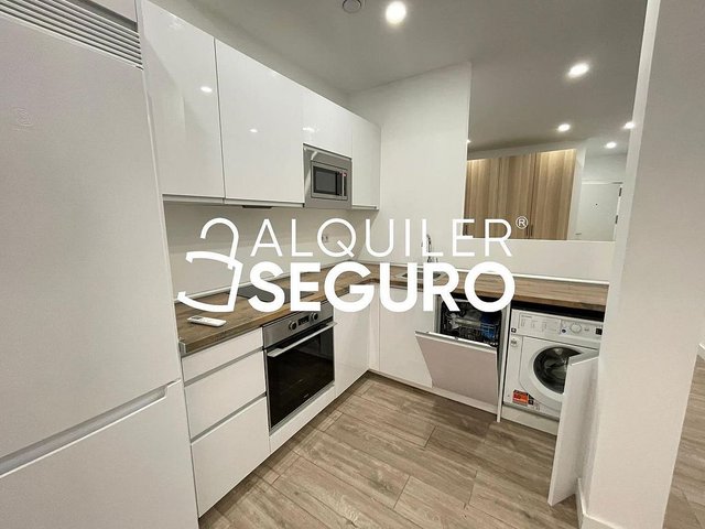Estudio en alquiler en Pradolongo en Madrid