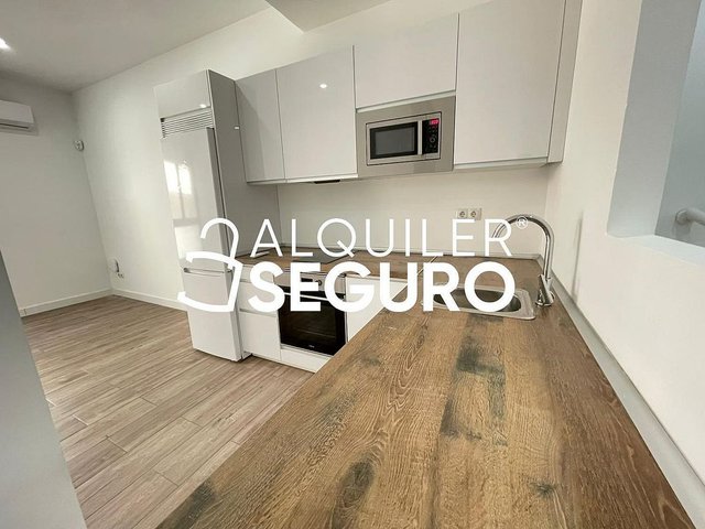 Estudio en alquiler en Pradolongo en Madrid - Imagen 2