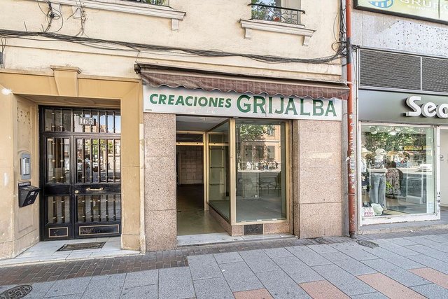 Local comercial en alquiler en Bellas Vistas en Madrid