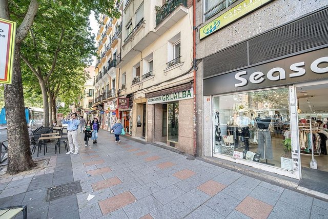Local comercial en alquiler en Bellas Vistas en Madrid - Imagen 3