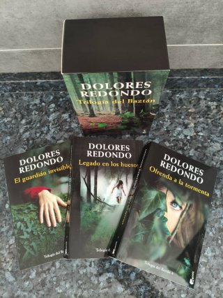 Trilogía del Baztán + Libro Sorpresa de Regalo