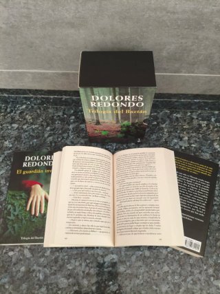 Trilogía del Baztán + Libro Sorpresa de Regalo