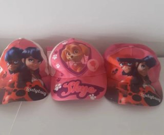 3 Gorras Ladybug y Skye Niña