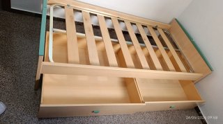Cama individual con somier de madera