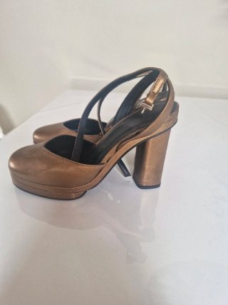 Zapatos de fiesta dorados tacón plataforma