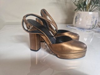 Zapatos de fiesta dorados tacón plataforma