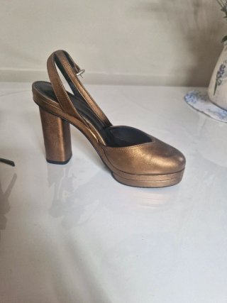 Zapatos de fiesta dorados tacón plataforma